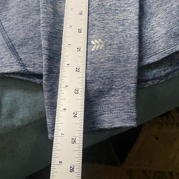 All In Motion long sleeve shirt - Unisex M - ultra soft - Picture 8 of 8